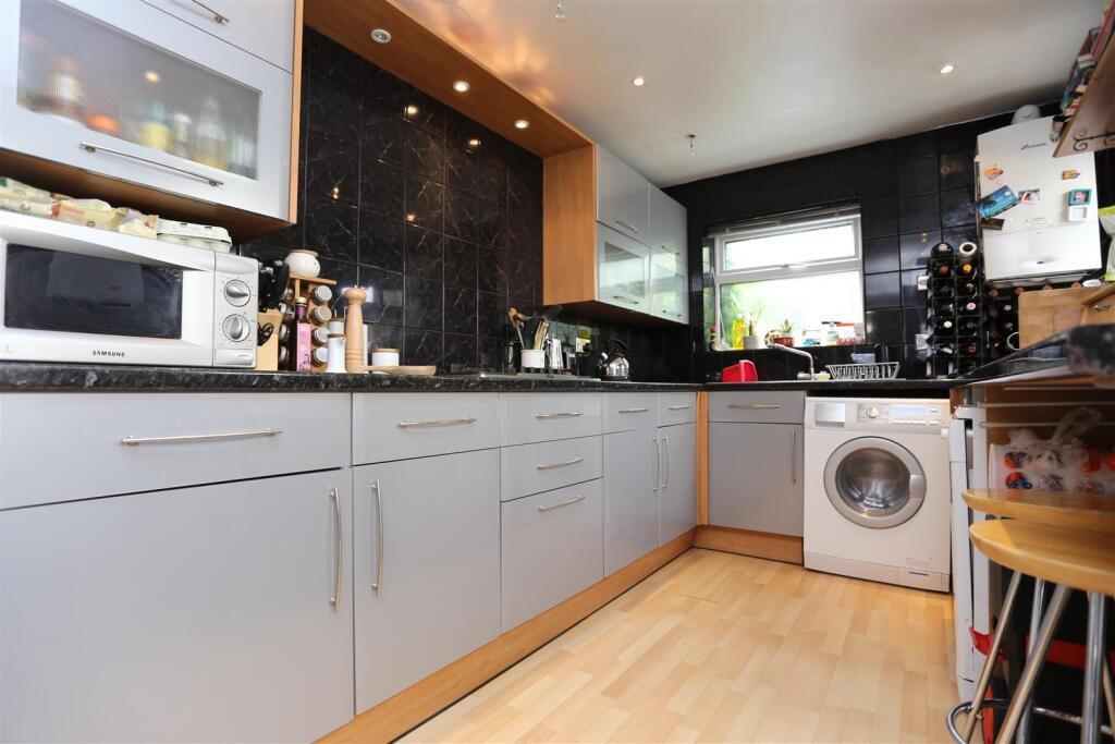 112 Cowper Street Kitch.JPG