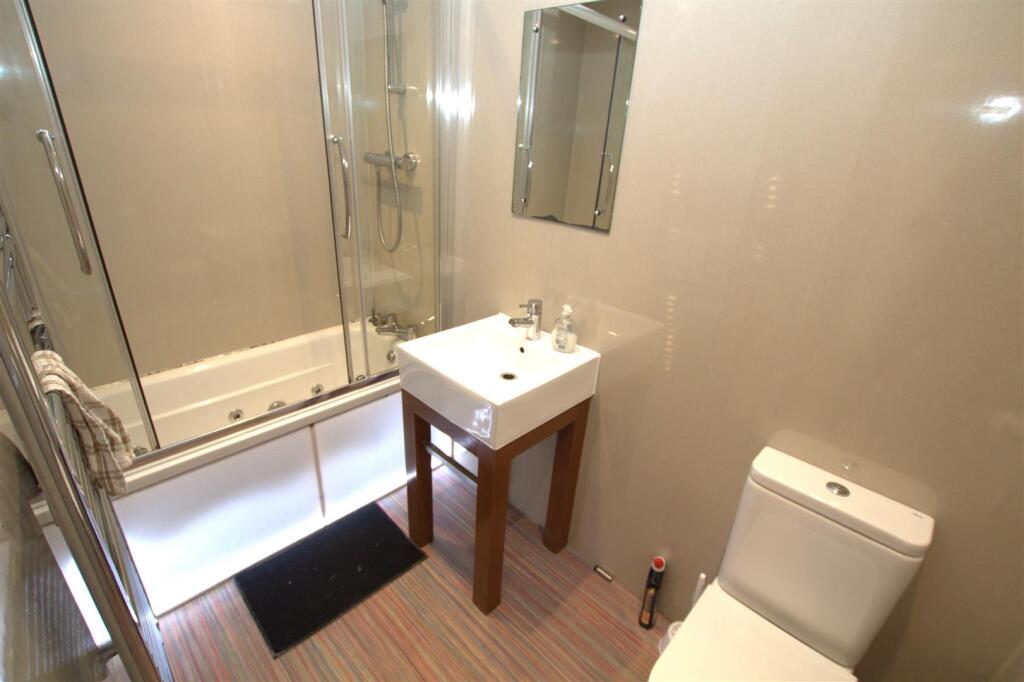 bathroom .jpg