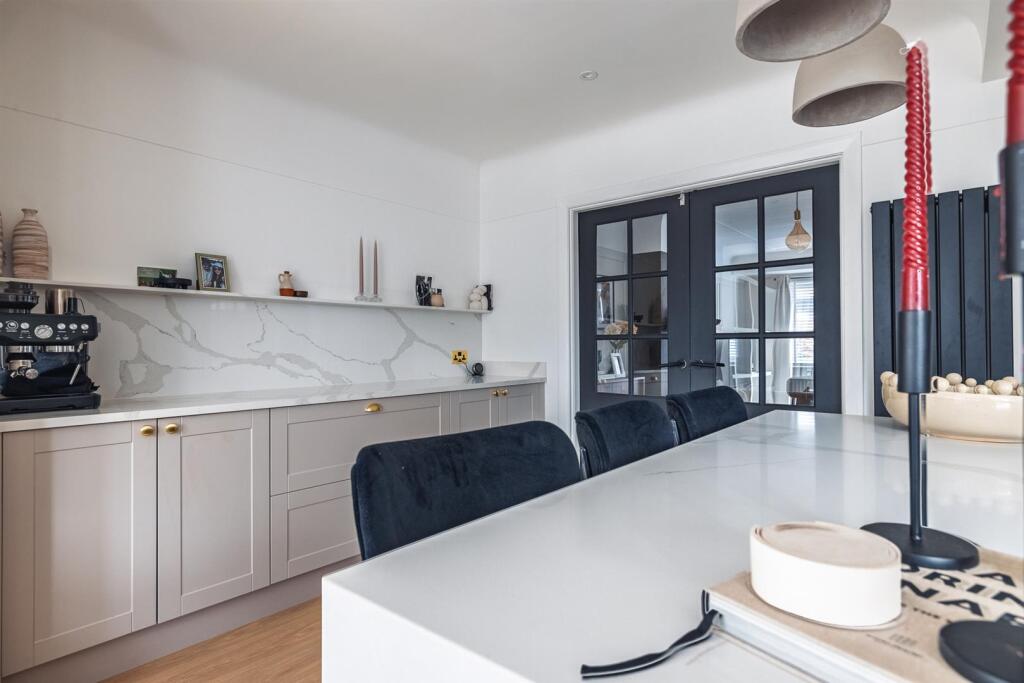 4 Bowness Ave-44.jpg