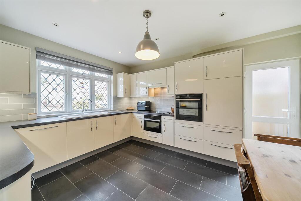 Kitchen/BreaKfast Room