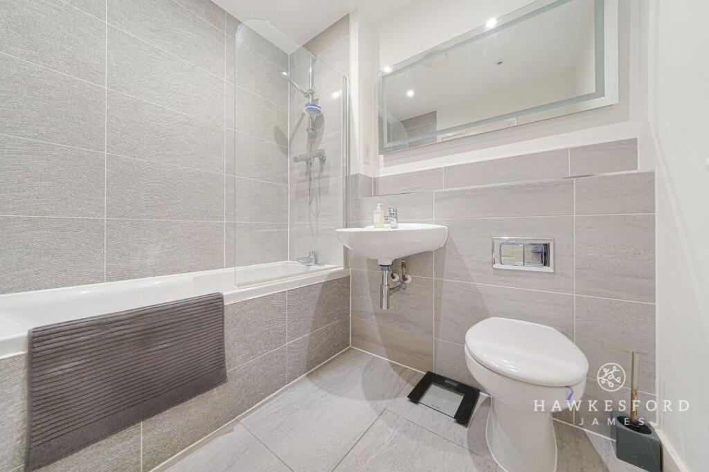 Housson Avenue, Sittingbourne - Bathroom
