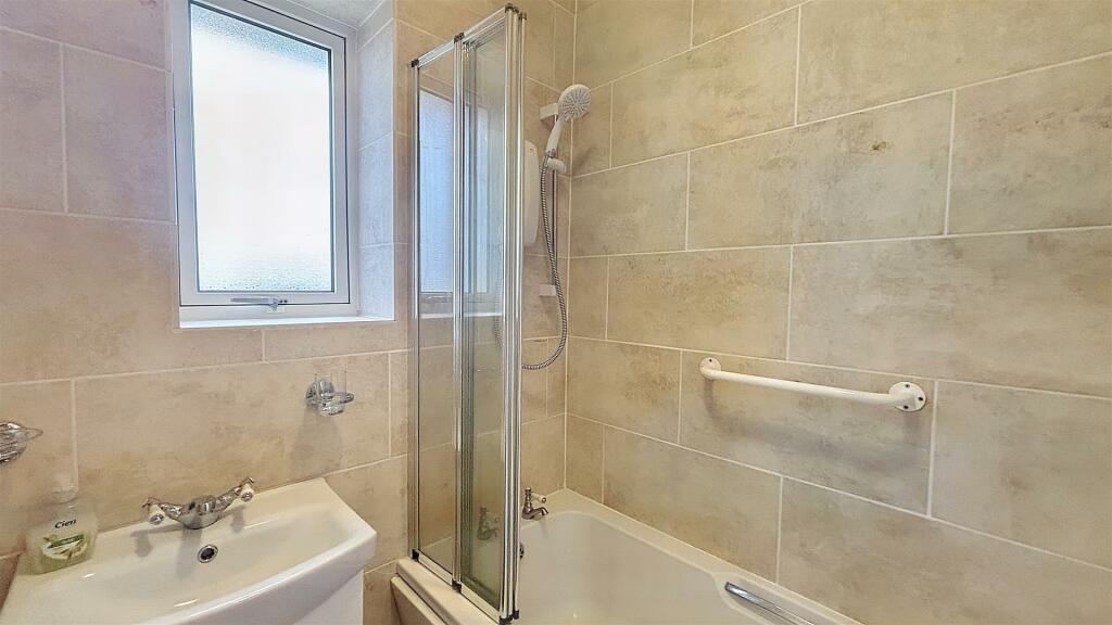 Bathroom (1).jpg