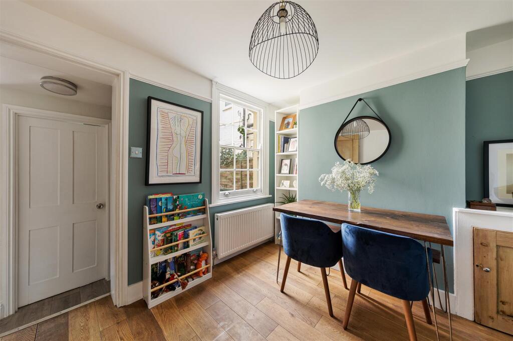 116 Forest Rise, E17