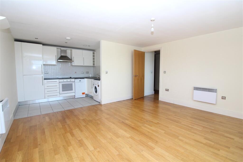 LOUNGE T202506191054.jpg