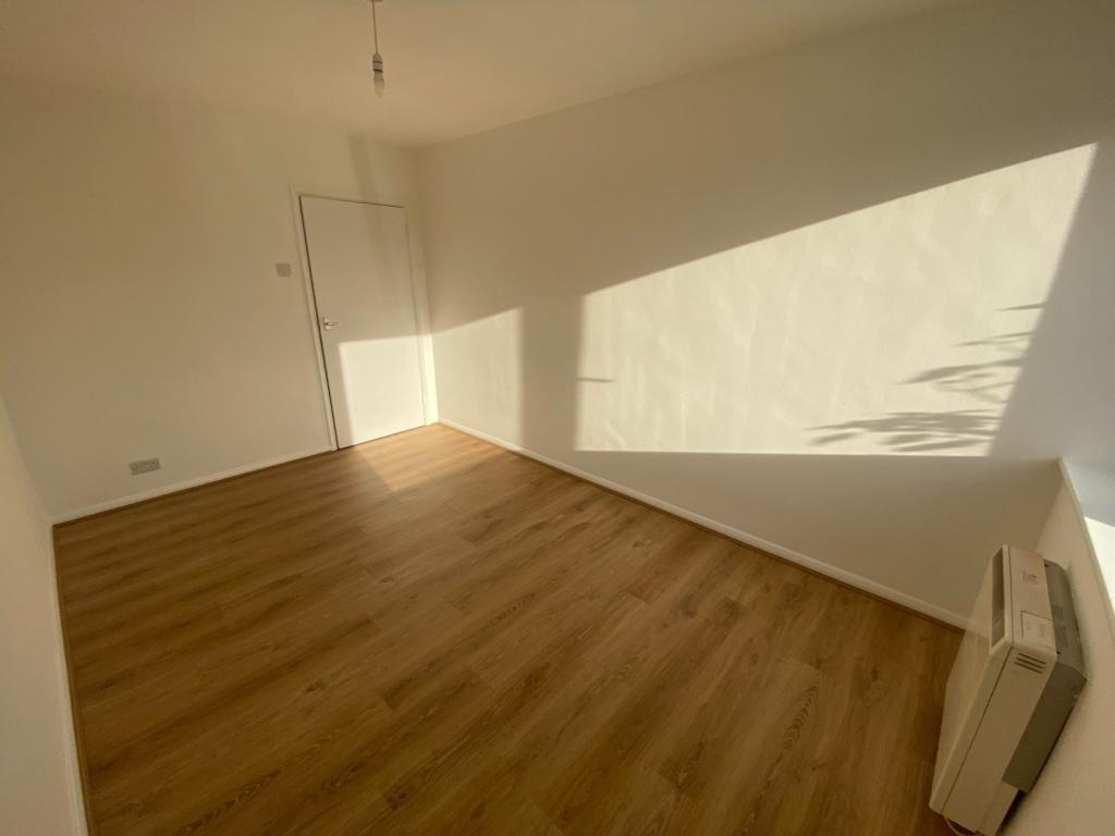 Bedroom 1 (2)