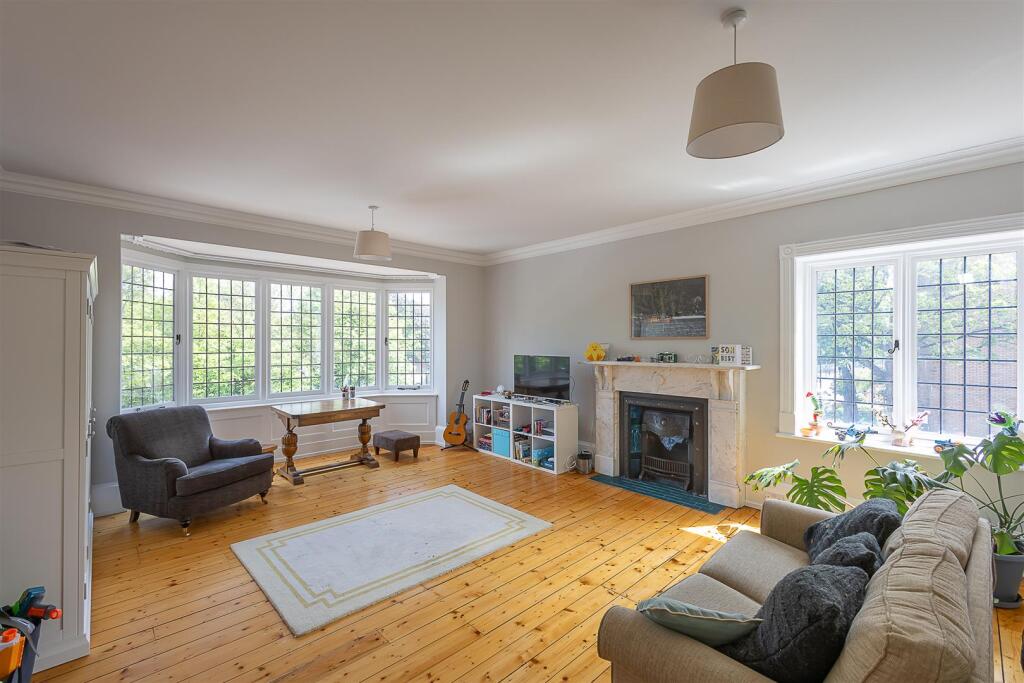 Family Room (1st Floor)