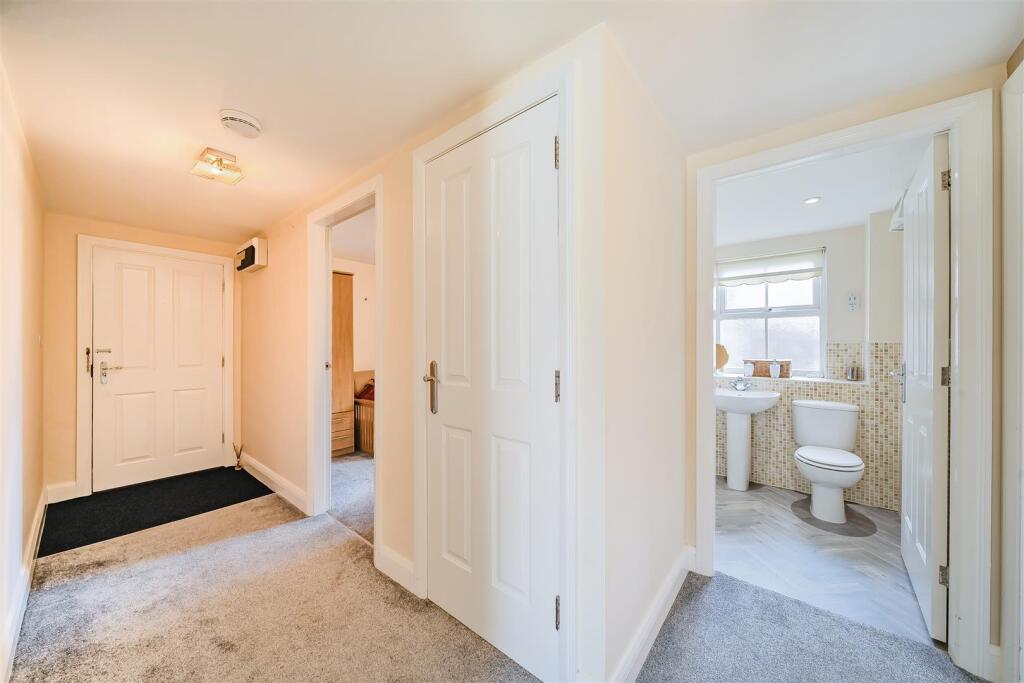 7 Rowe Close, Rugby (23).jpg