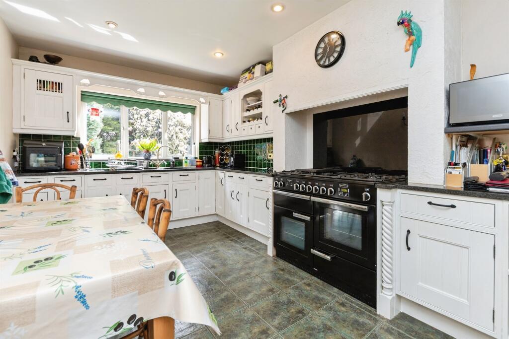 Kitchen - Into Lounge 