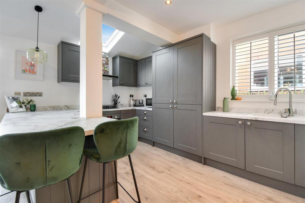KITCHEN LIVING