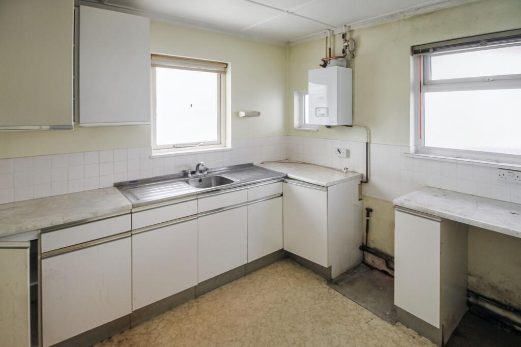 27 Sunstar Lane, Polegate, East Sussex BN26 5HS