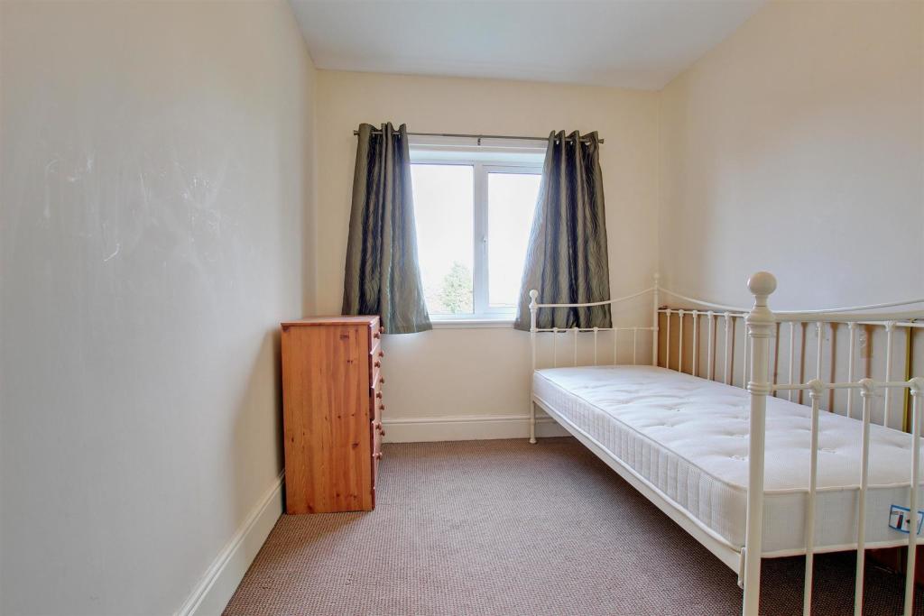 BEDROOM 2 (REAR)