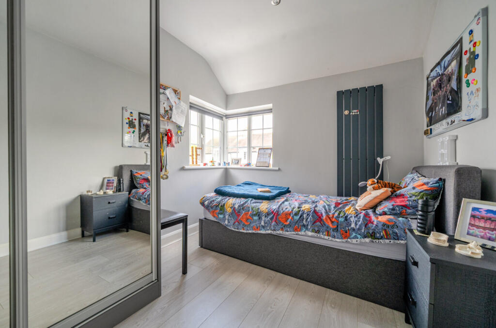 1309405-7-684995c...