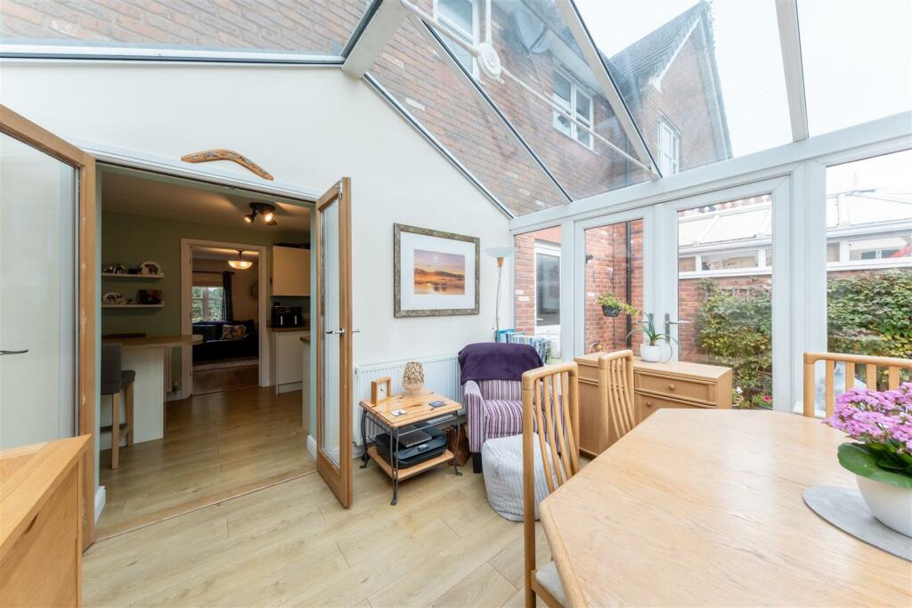 14 Delamere Close-010.jpg