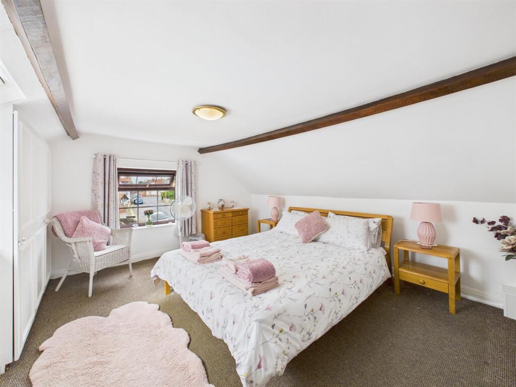 Bedroom: