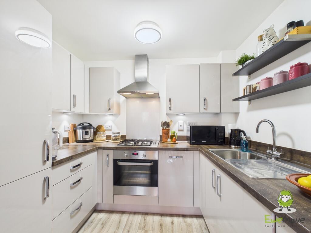 EweMove Estate Agents Basingstoke - Fleetlands Hou