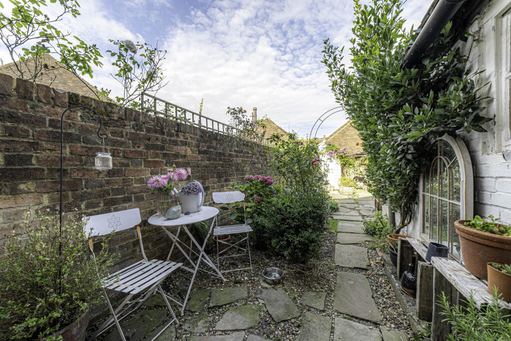 general 11 Church St