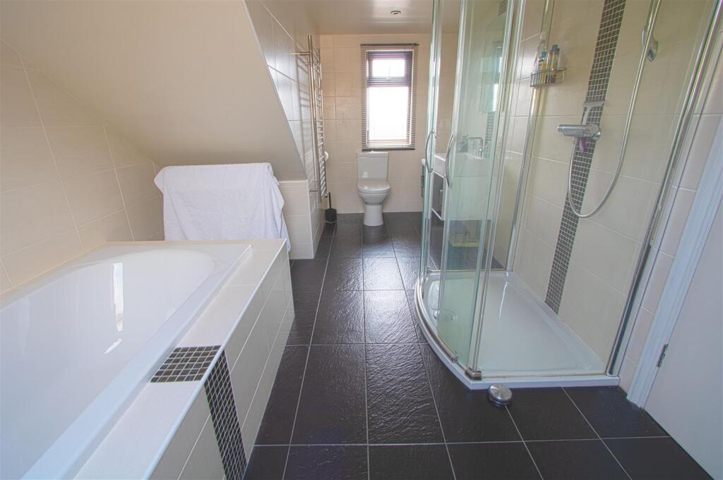 ENSUITE1.jpg