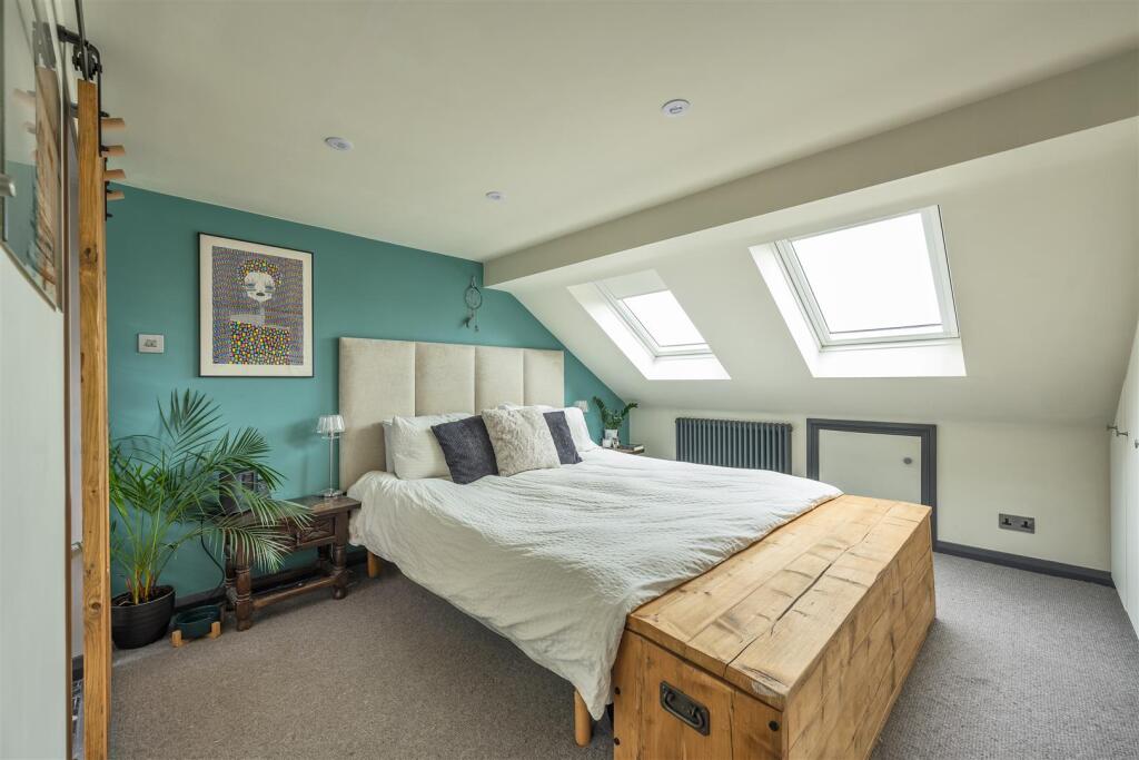 Ernald Avenue, E6