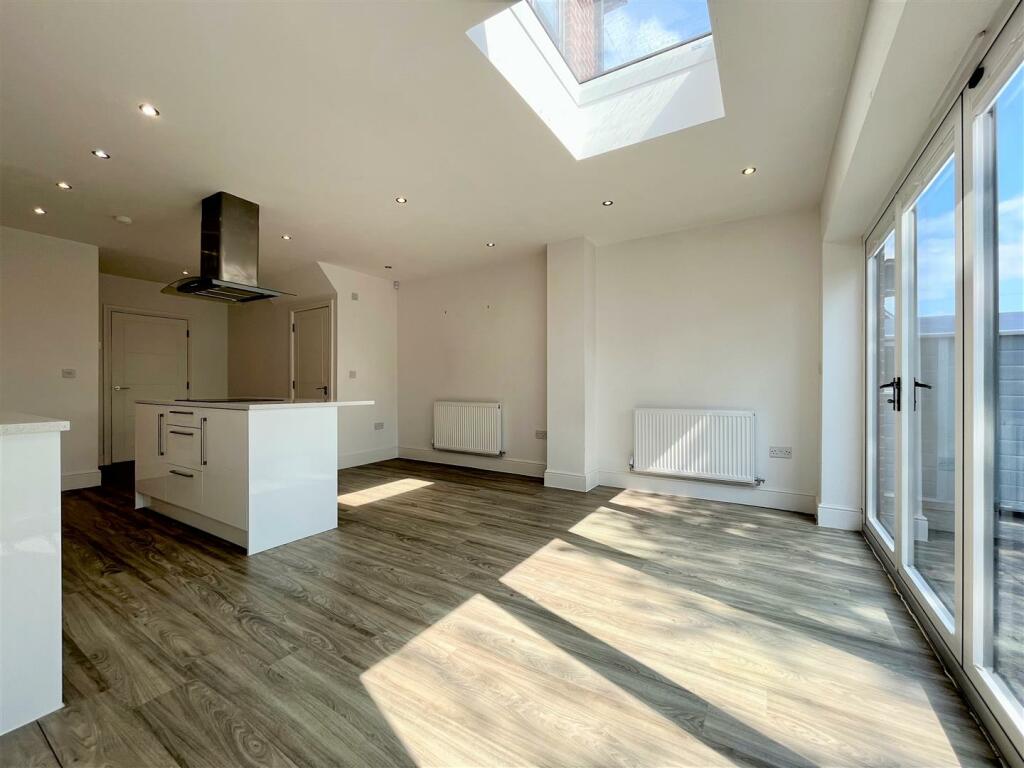 Dining Kitchen Aspect 4