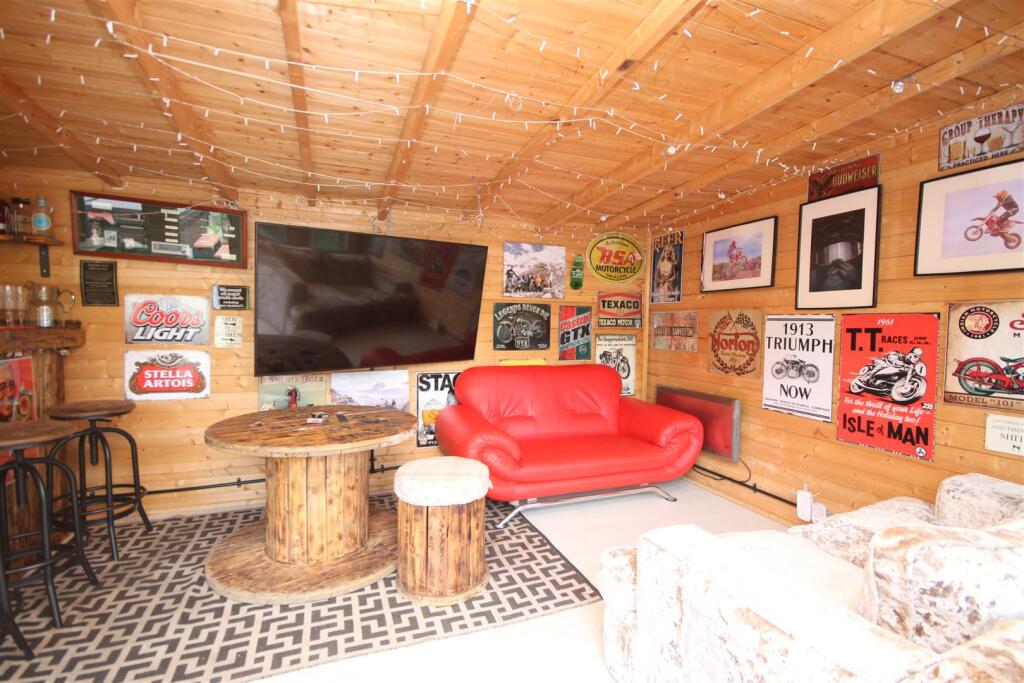 Summer House/Pub