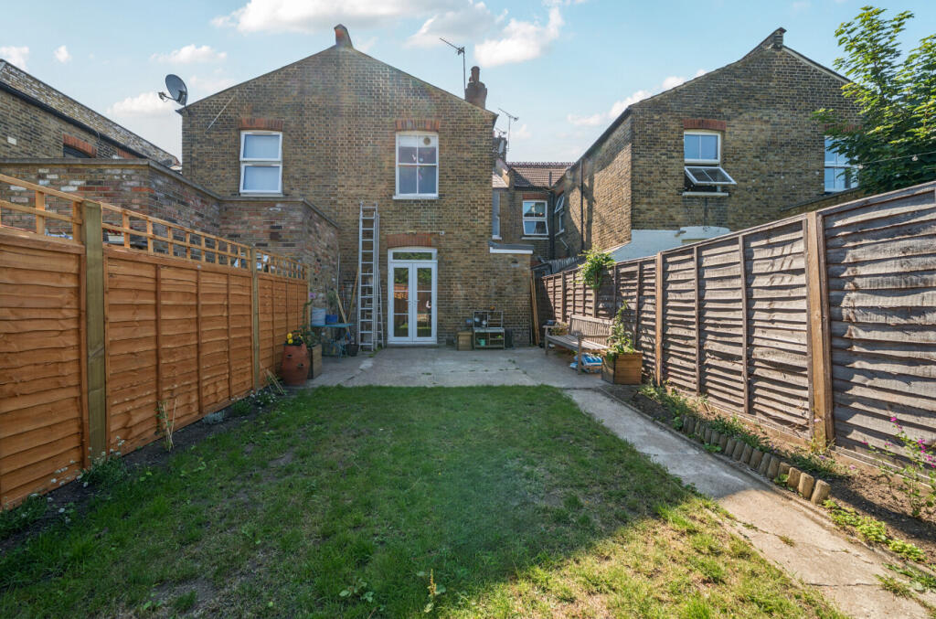 1307325-3-6852d9f...