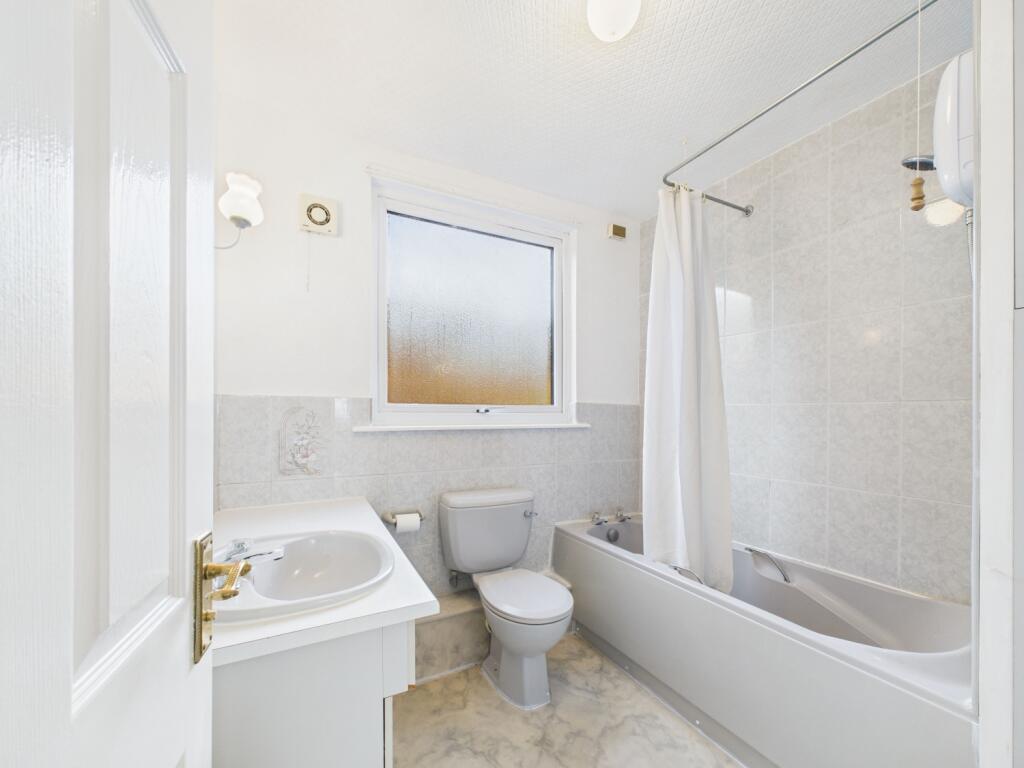 CAM02093G0-PR0066-STILL009