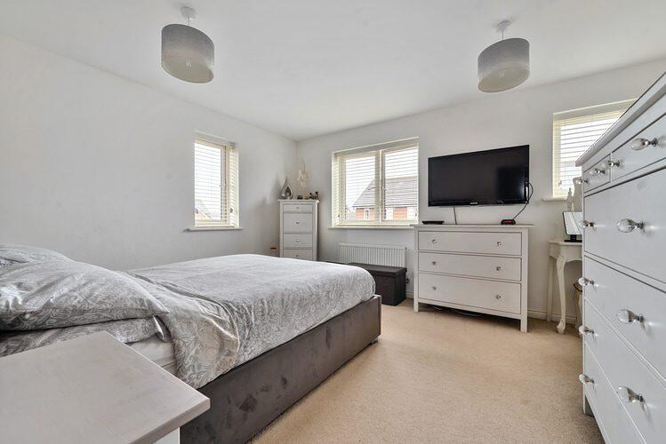 1298564 16 6835a10522613.nef