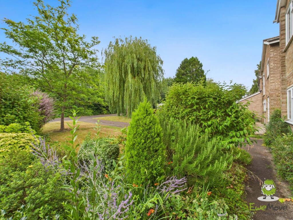 EweMove Estate Agents Basingstoke - Coniston Road 