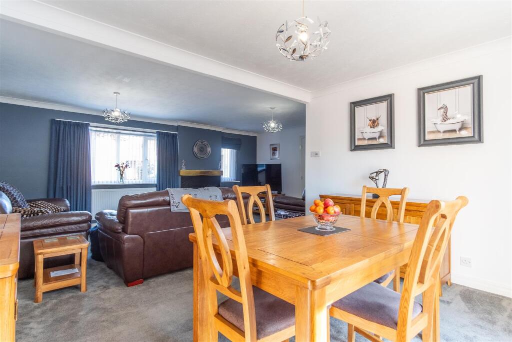 Lounge/Dining Room