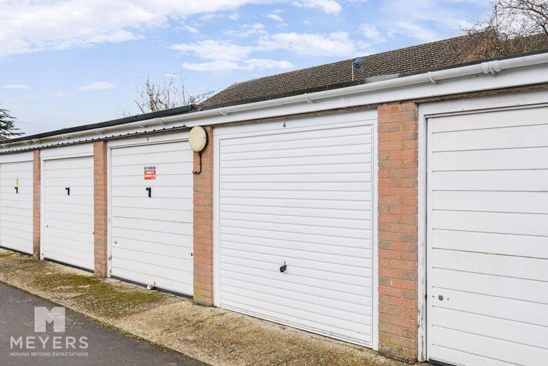 Garage in Block 