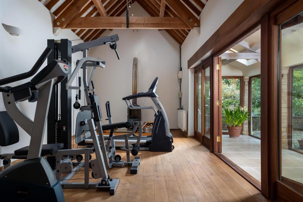 47 - High Barn - GL6 0QA - Web.jpg