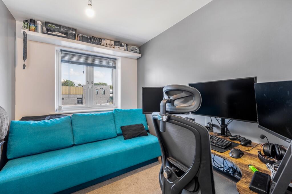 82 De Montfort Gardens (Boston)-22
