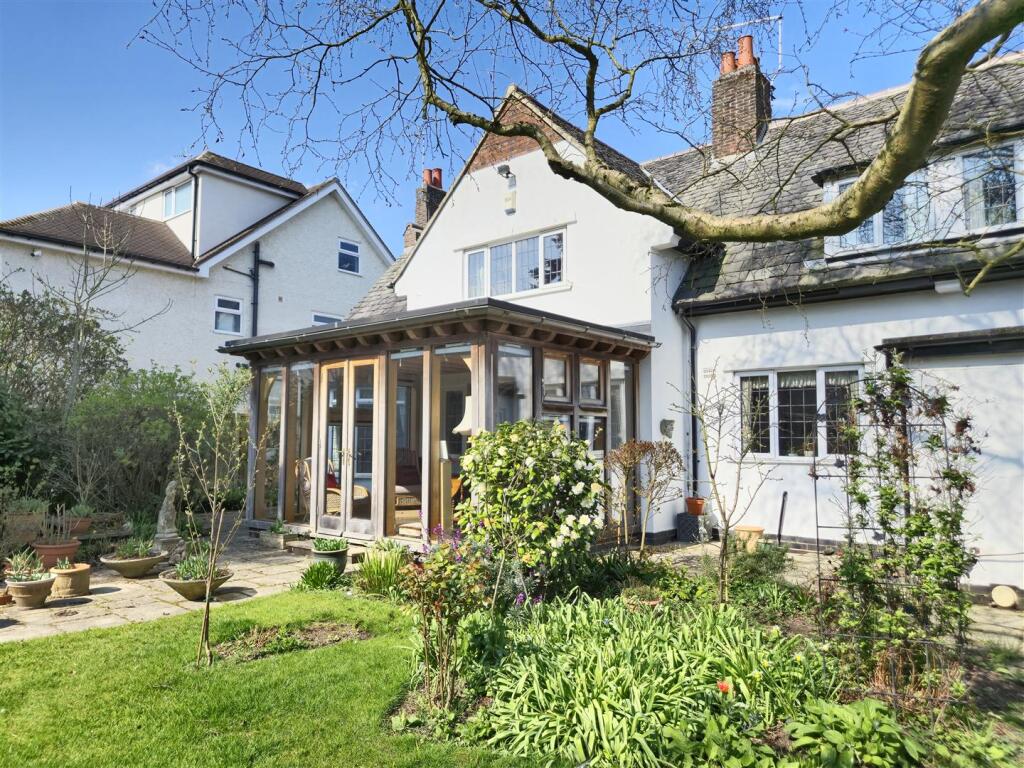 South Facing Private Rear Garden