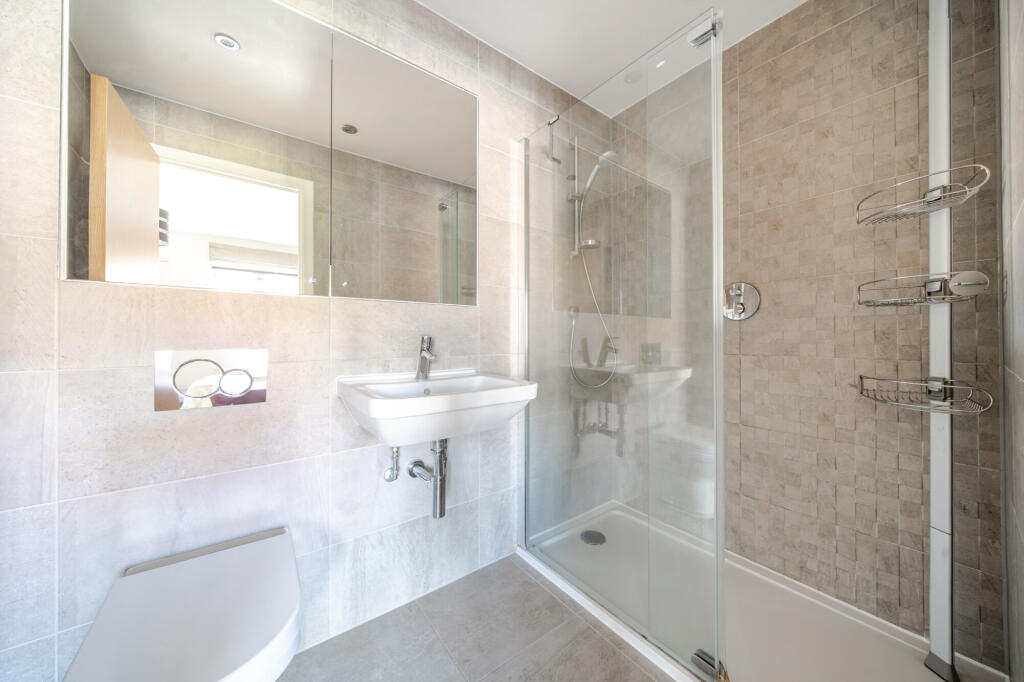 En-suite Shower
