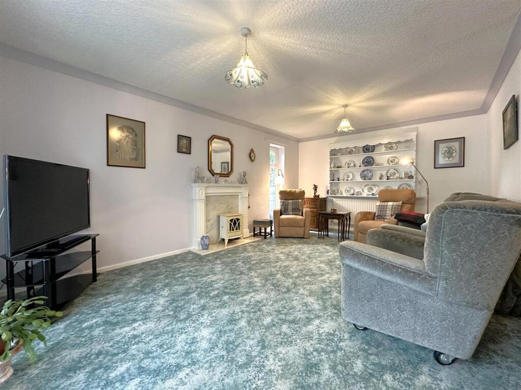 Copious Living Area 327