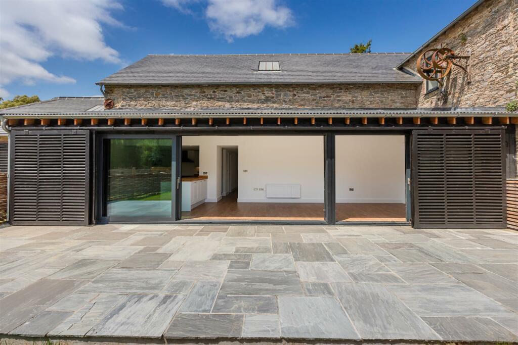 A25 - Barns @ Higher Court Barns, Littlehempston -