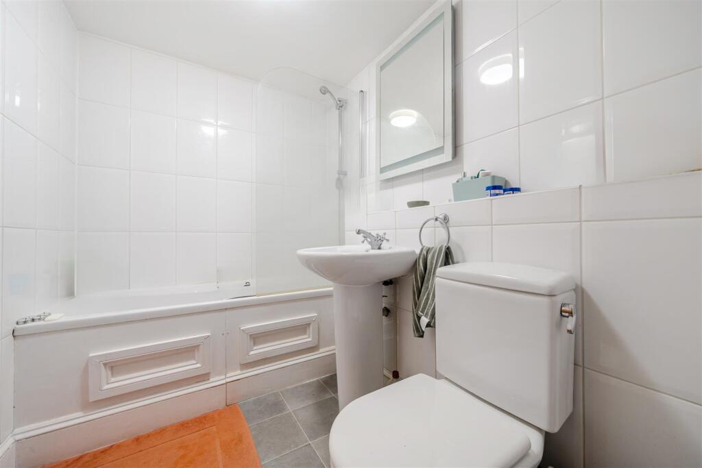 Bathroom.jpg