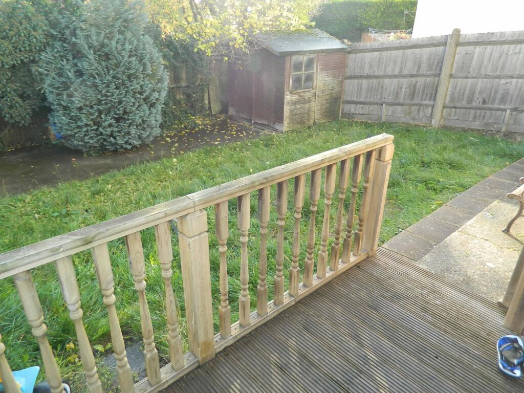 decking in rear garden