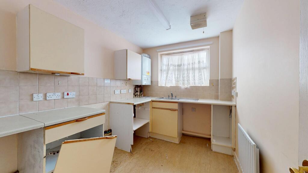 16 Longfellow Road, Walthamstow, London, E17 8DP