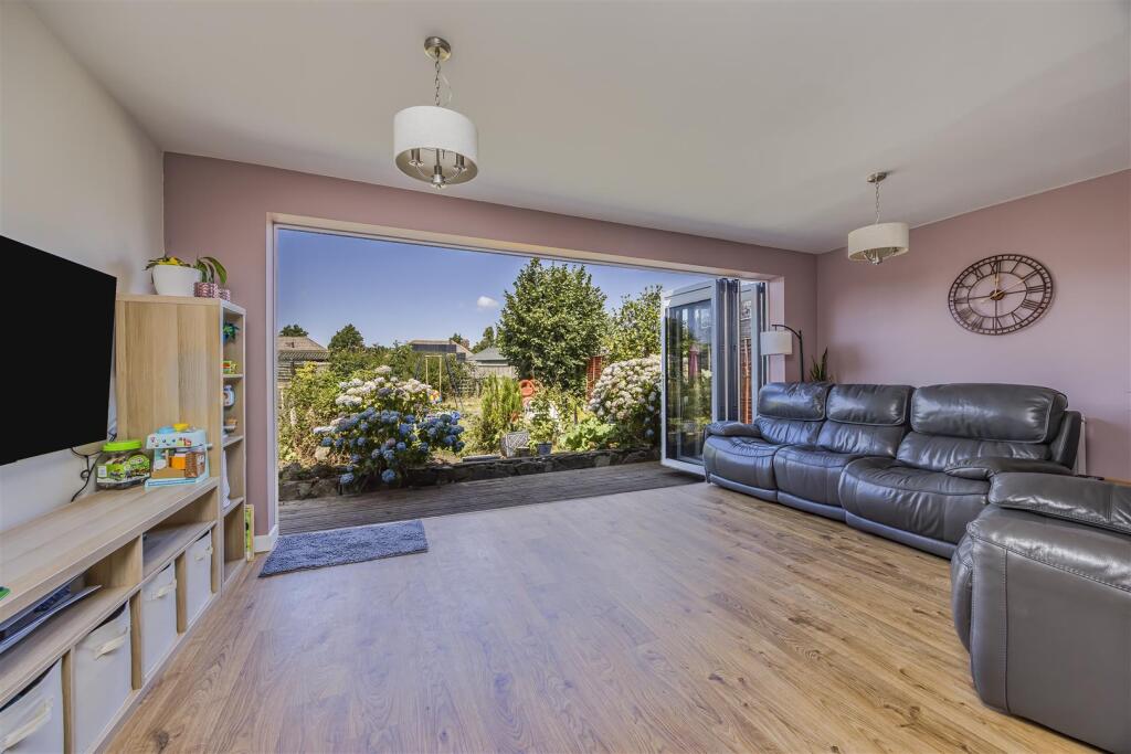 14 Nore Crescent, Emsworth-PorticoMarketing-Nexa-1