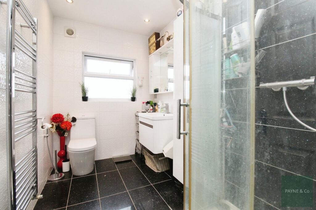 Second Floor Shower/WC