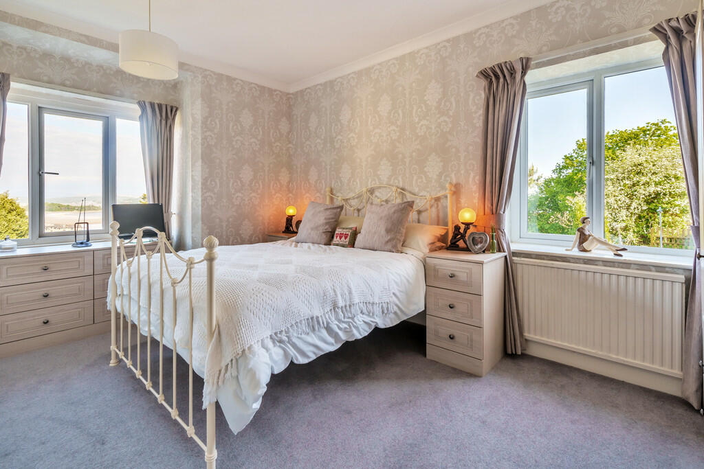 The Chalet - Bedr...