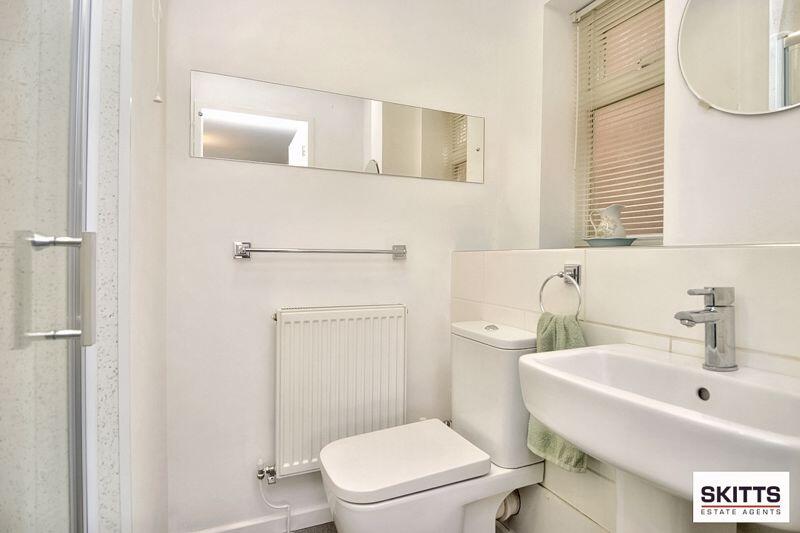EN SUITE 