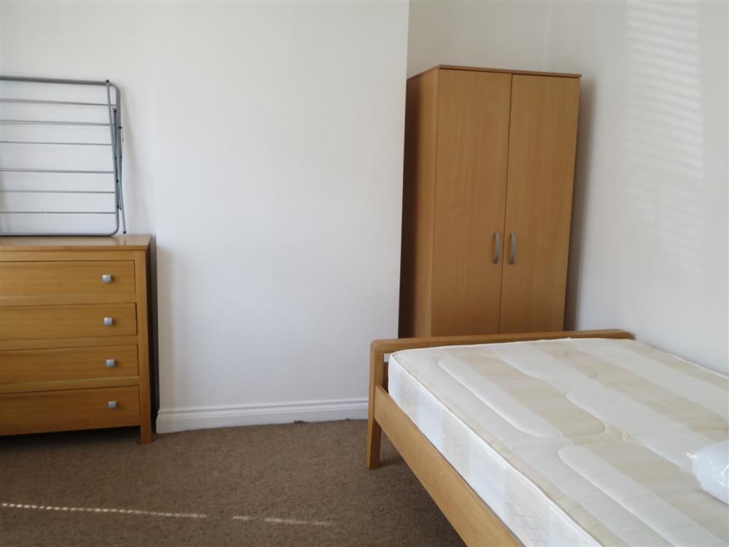101 Jessie Bed1.JPG