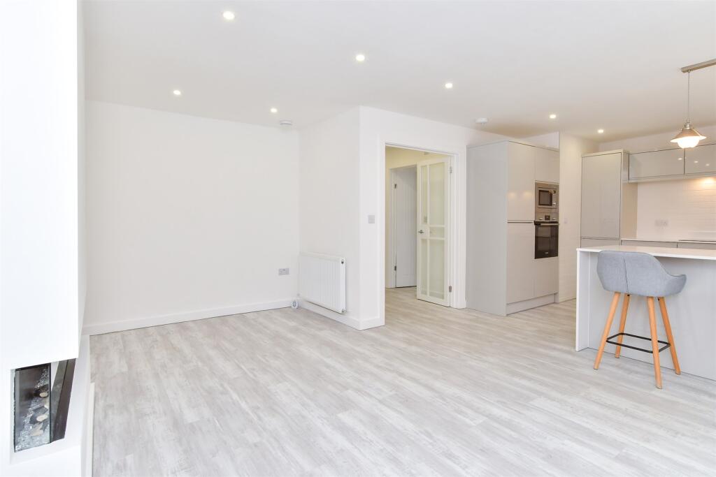 Lounge/ Kitchen/ Diner