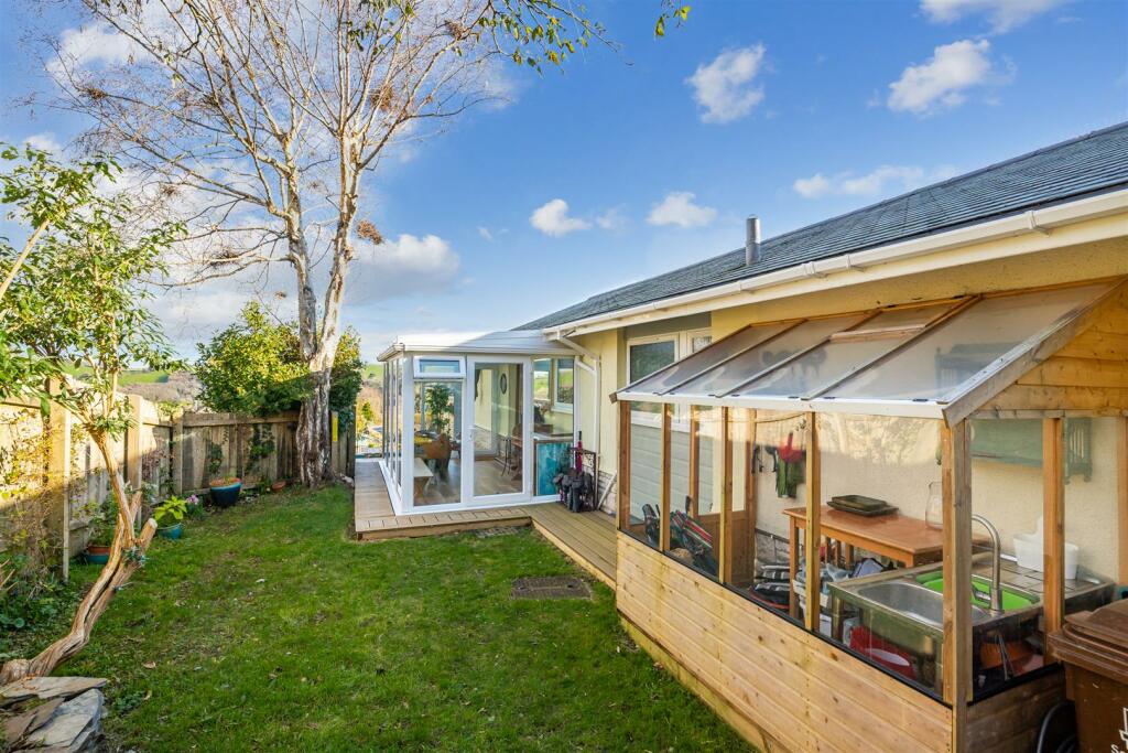 A09 - Lawnbank 1 Thurlestone Gardens Dartmouth - 2