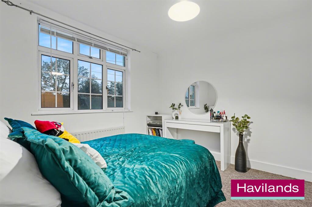 Cowper Gardens N14 4NP-2.jpg