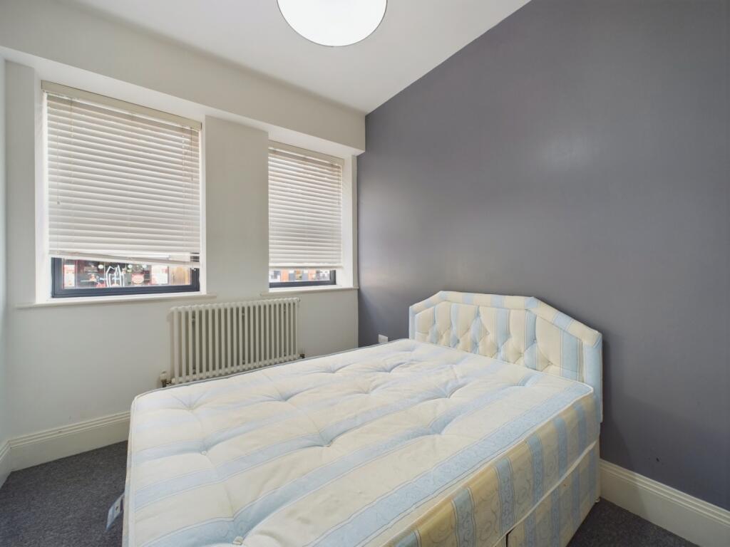 CAM01909G0-PR0254-STILL005