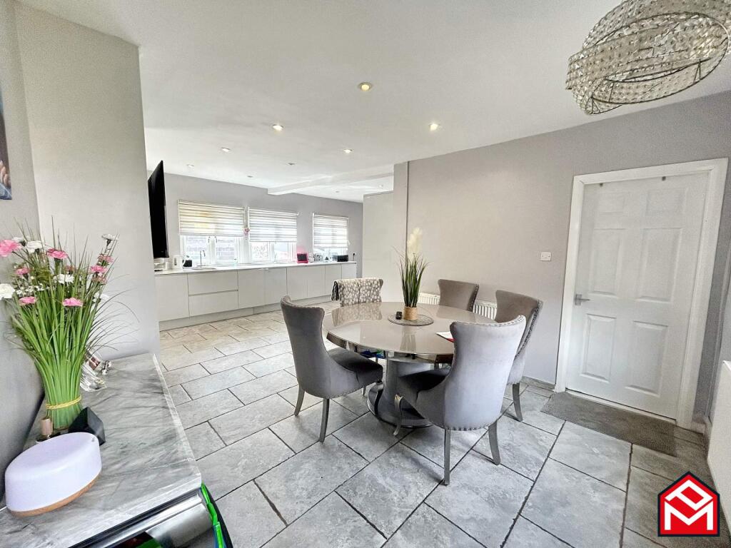 Open Plan Kitchen/ Dining Room