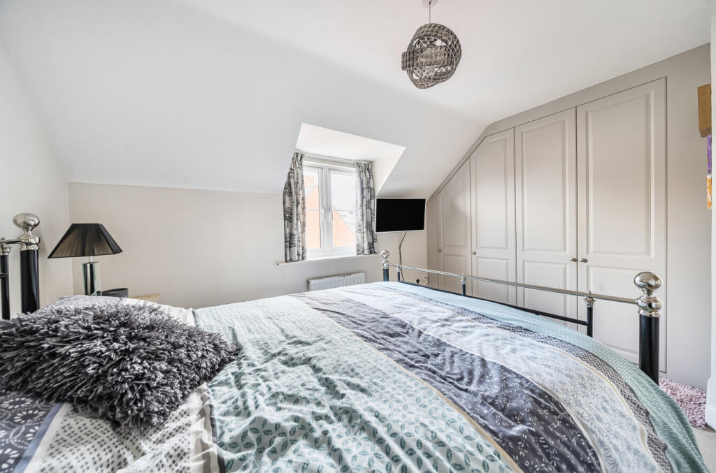 1349218-7-68bf103...